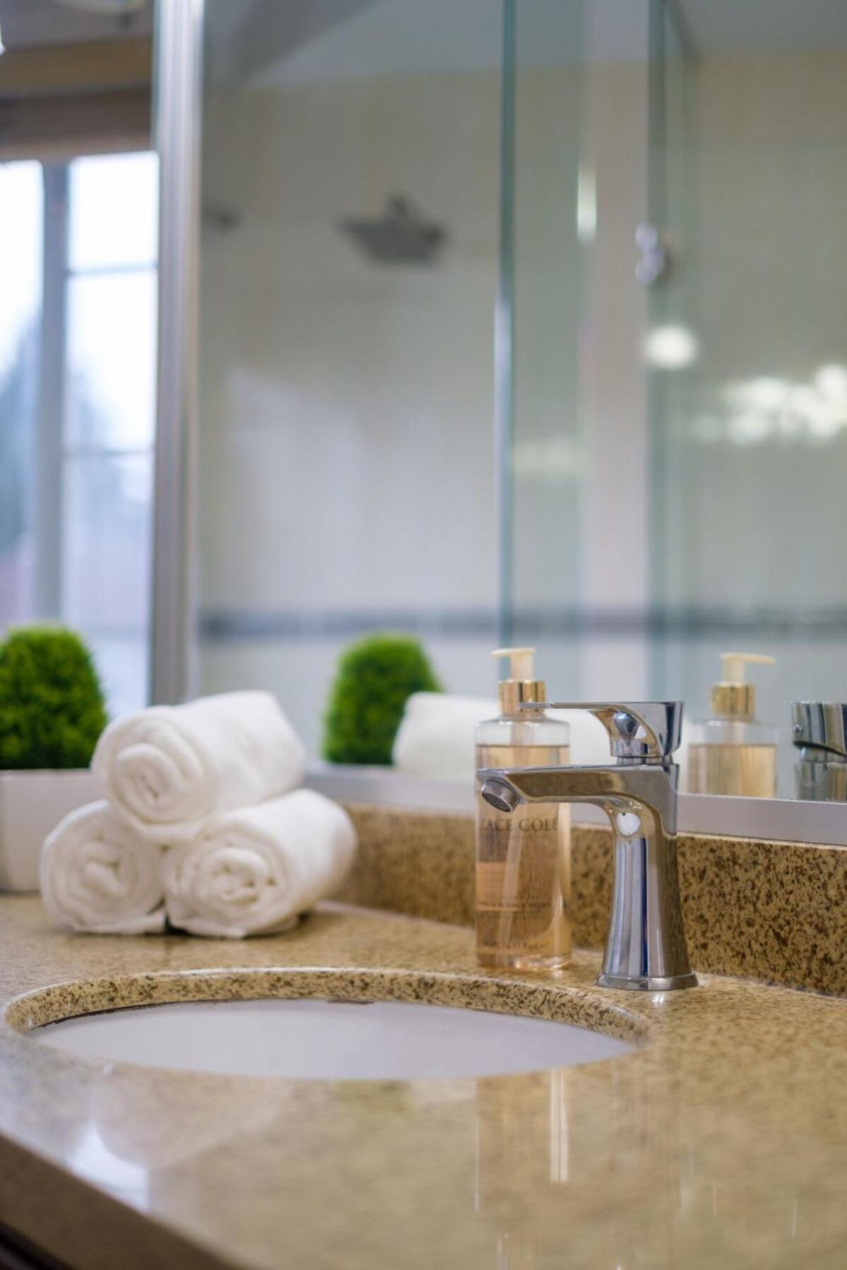 Spacious 4Br W Ensuites Mins To Downtown Yvr Ubc Vancouver Kültér fotó
