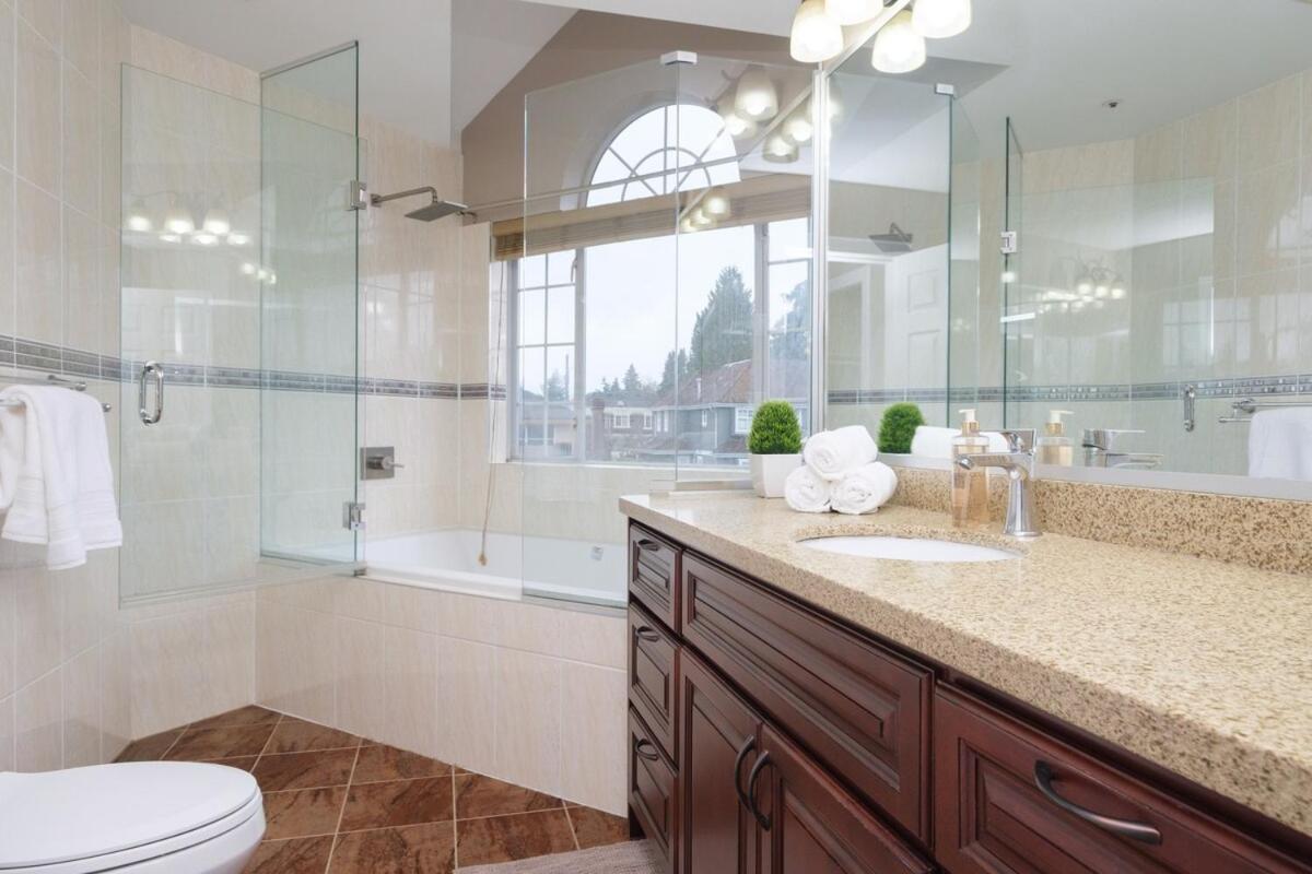 Spacious 4Br W Ensuites Mins To Downtown Yvr Ubc Vancouver Kültér fotó
